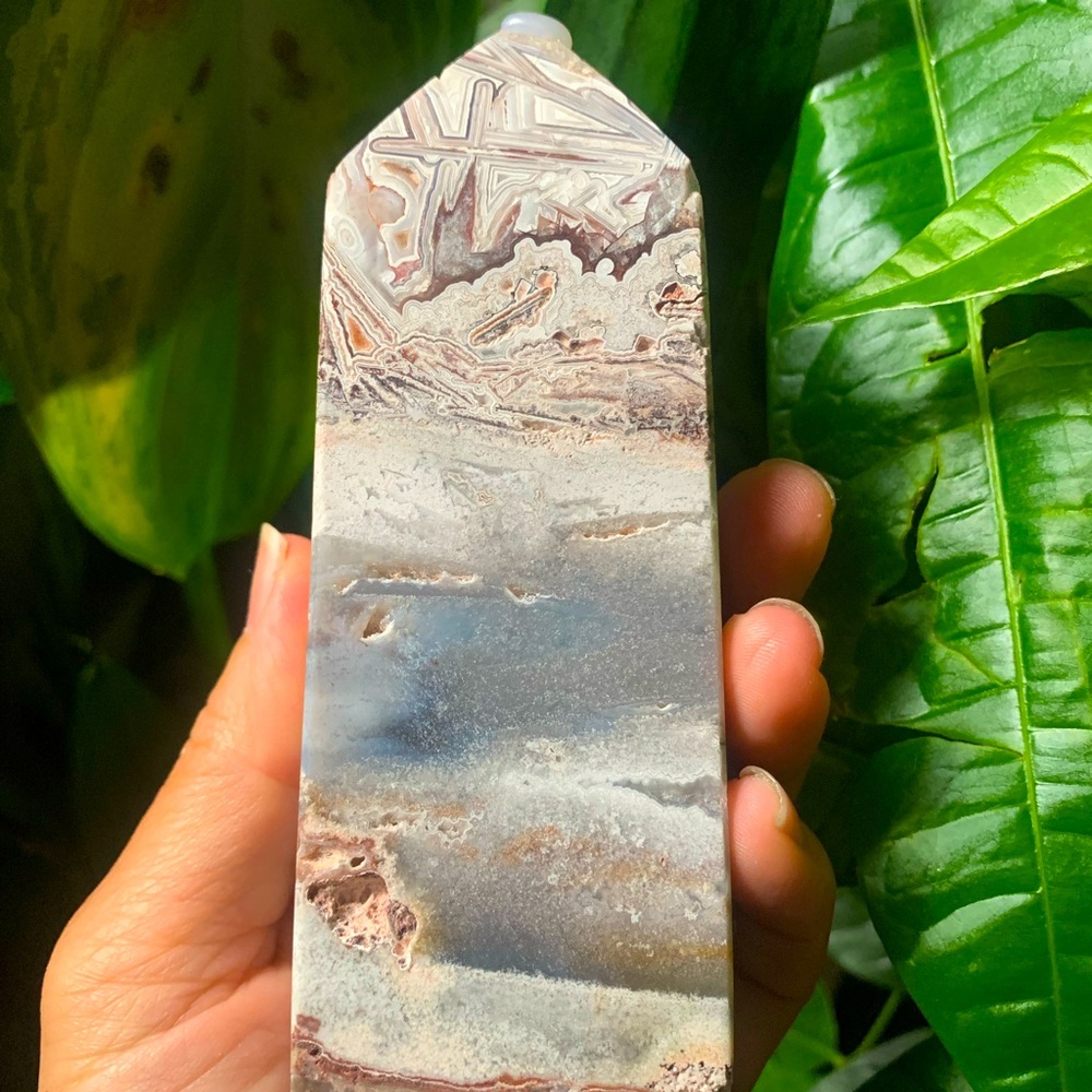 Mexican laced agate tower | crystal